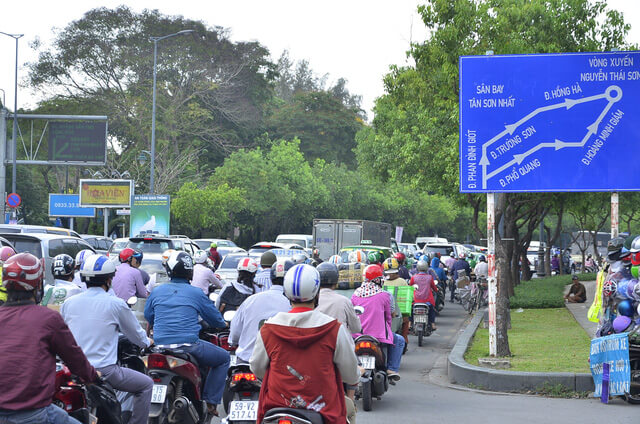 Điểm cộng của phương tiện này là bạn có thể dừng lại nghỉ ngơi và thưởng thức cảnh vật dọc đường