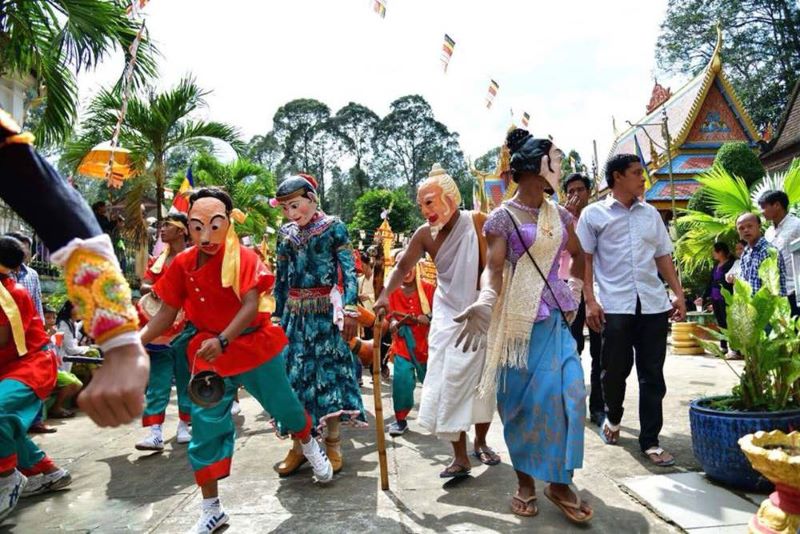 Đồng bào Khmer cũng có nhiều lễ hội lớn nhỏ khác nhau 