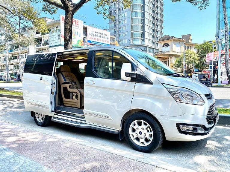 Xe Limousine mang lại nhiều tiện ích vượt trội so với các dòng xe thông thường