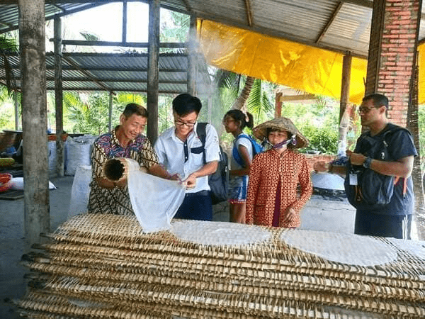 Các lò hủ tiếu tại Cần Thơ thường xuyên đón tiếp nhiều đoàn khách du lịch